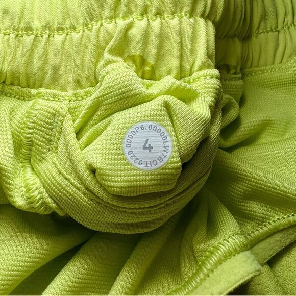 Lululemon Hotty Hot Short II *Long 4" in Polka Dot Logo Lemon Vibe Matte Green - Picture 6 of 7